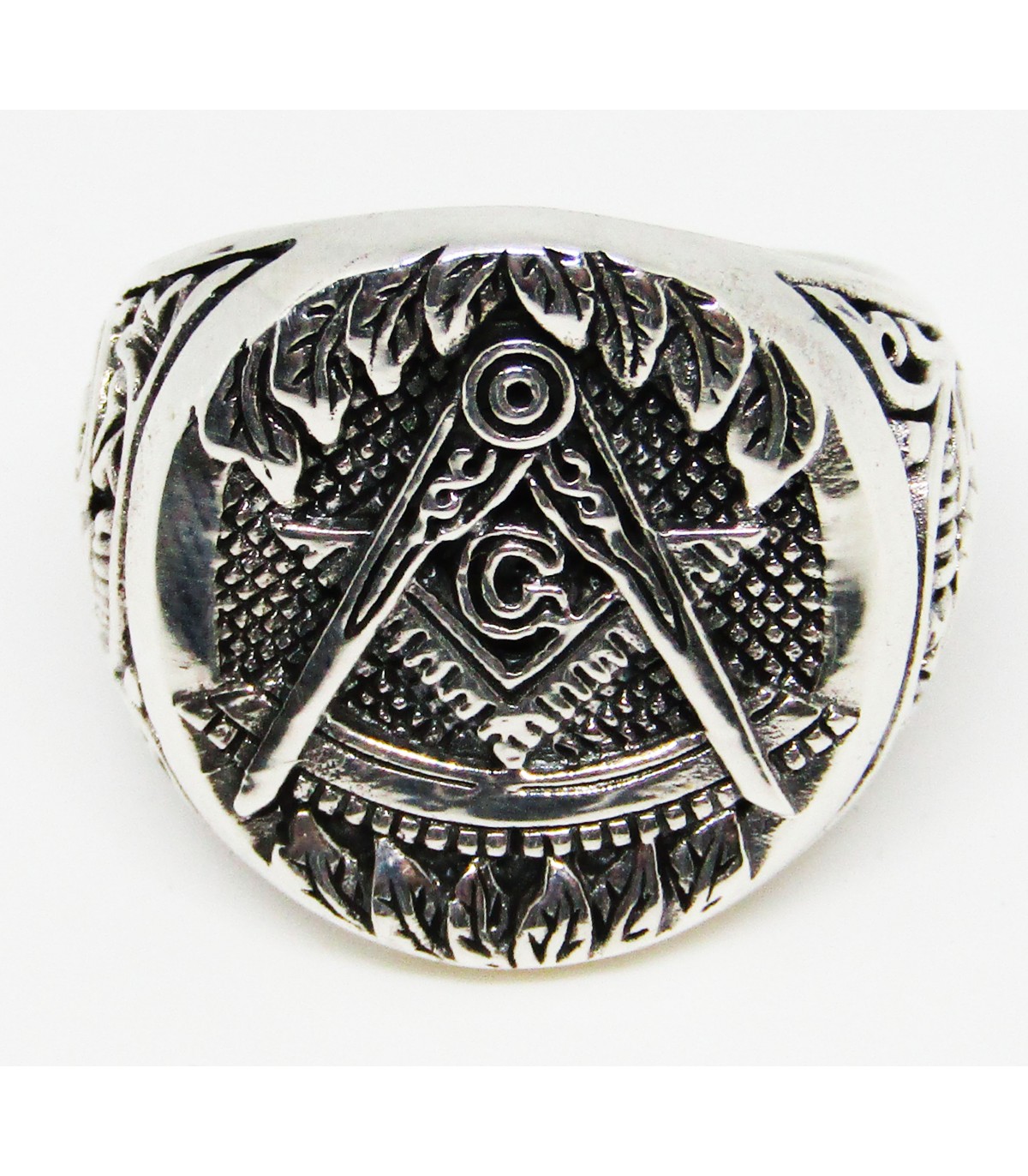 Anillo tipo sello en plata de ley simbolo iluminati.