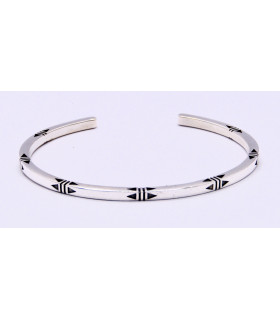 Pulsera rigida en plata de ley 925.